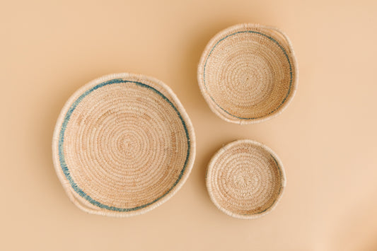 Close-up of natural raffia strands and a coiled basket in progress — guide to choosing the right raffia for basket weaving by Raffia & Twine